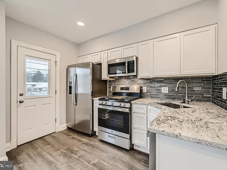 4429 Newport Ave — Photo 9