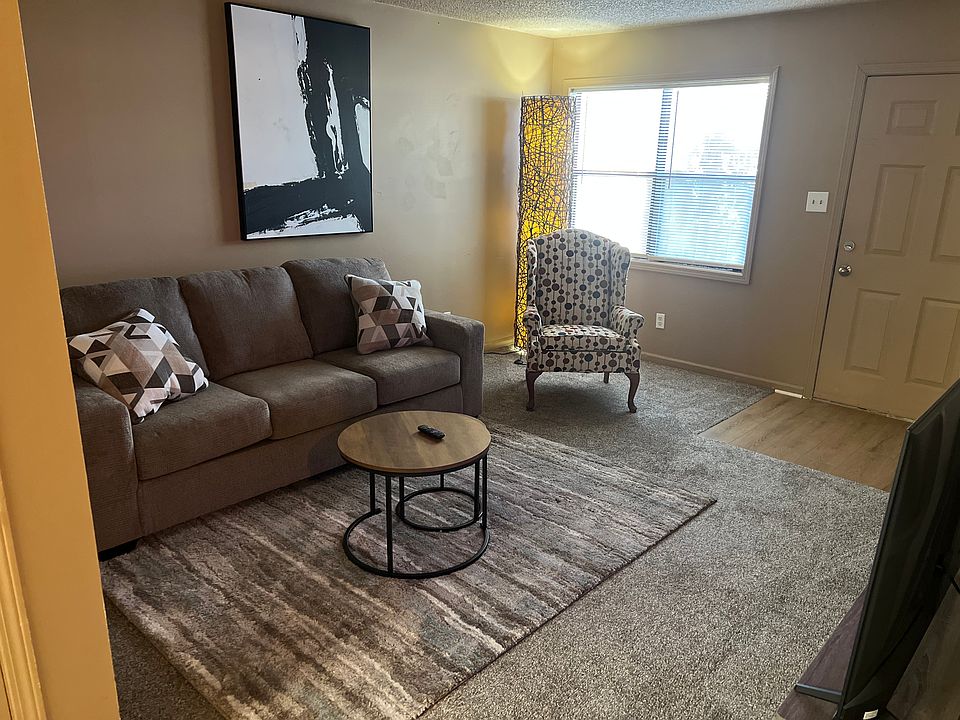 1st image of 209 Arlington Ct #1