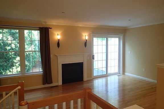 5th image of 60 Barrington Ave #60