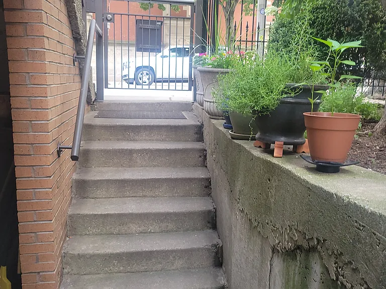 W Wabansia Ave — Photo 13