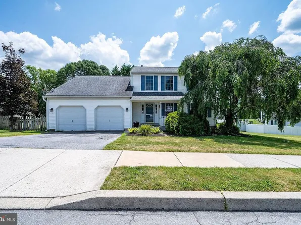 114 Eagles Ln, Sinking Spring, PA 19608