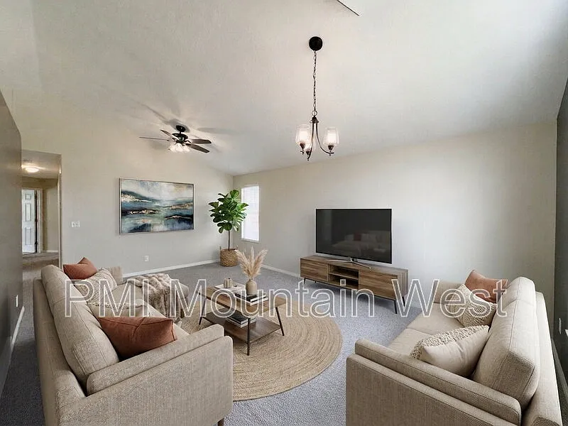 6 bed, 3.0 bath, 2200 sqft, $2,550 — Photo 3