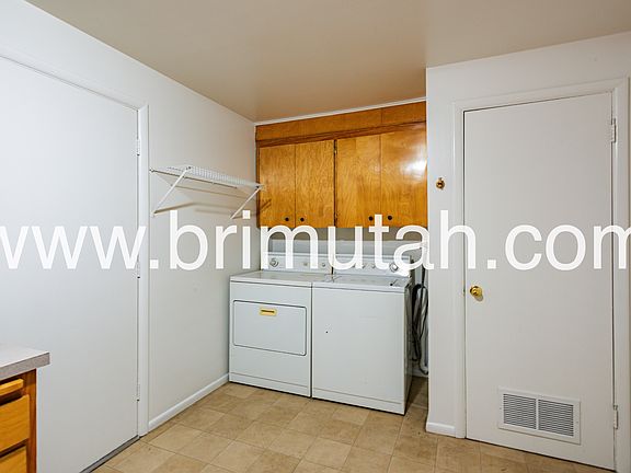 4th image of 938 E Lowell Ave #2