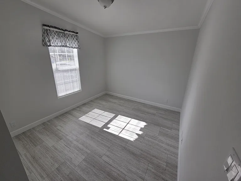 5211 SW 34th St — Photo 3