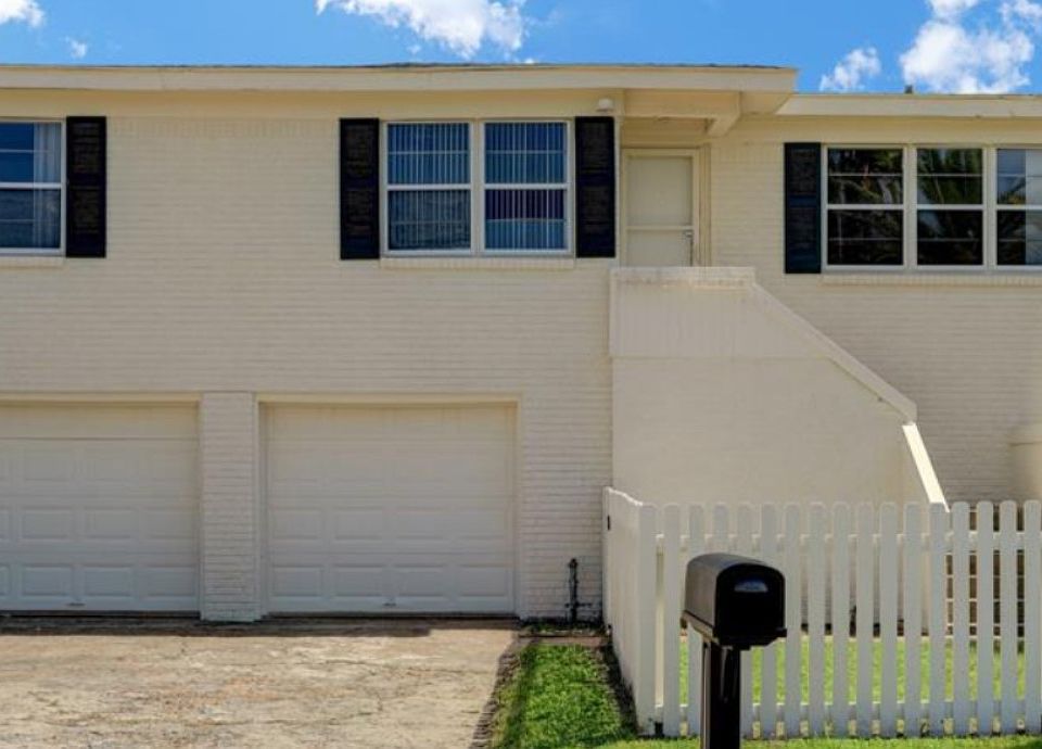 1st image of 8015 Channelview Dr