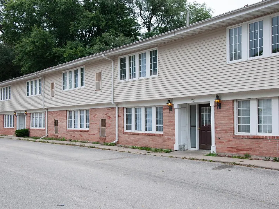 1124 Center Point Rd NE