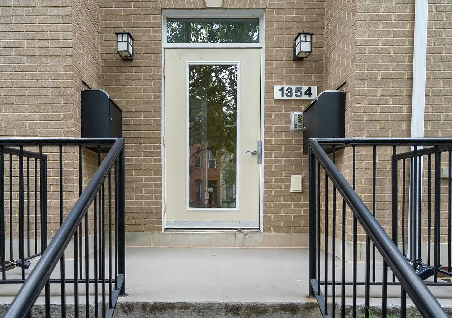 Large Contemporary 2BR 2BA In Columbia Heights with Garage Parking — Photo 3