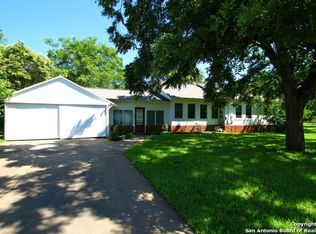 61 Park Ave, Charlotte, TX 78011