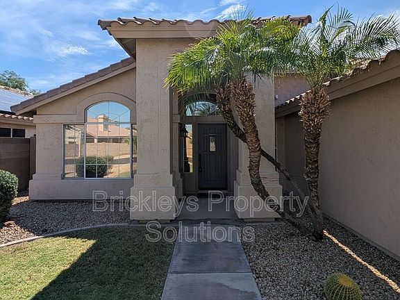 4th image of 929 N Quail Ln