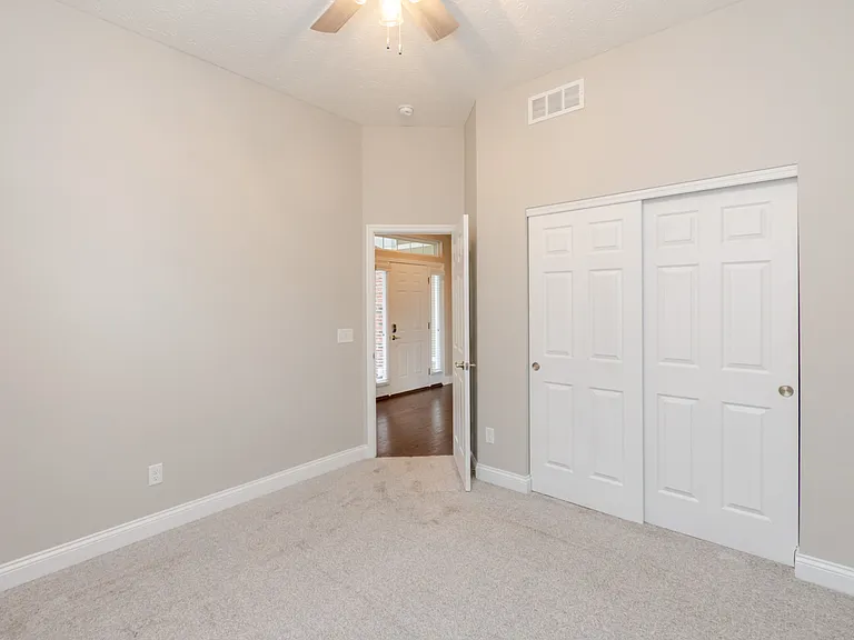 476 Carrick Dr — Photo 4