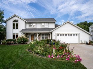 W160N10923 Meadow Dr, Germantown, WI 53022