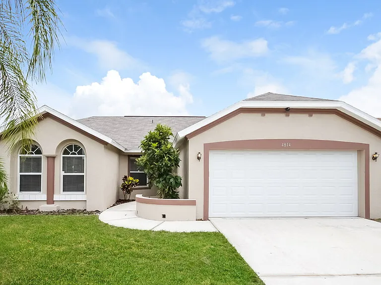4814 11th Avenue Cir E — Photo 1