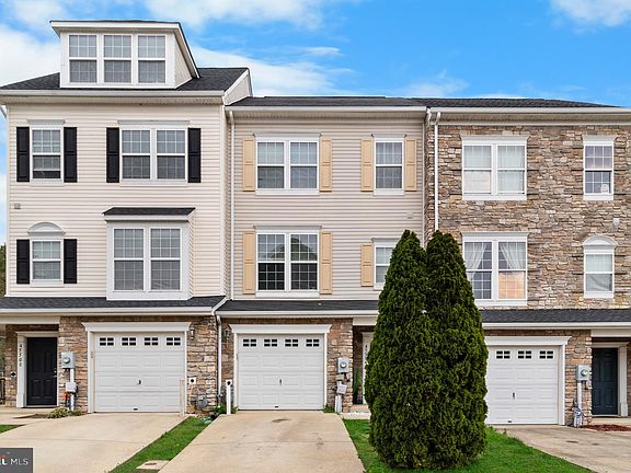 3rd image of 45504 Catalina Ln