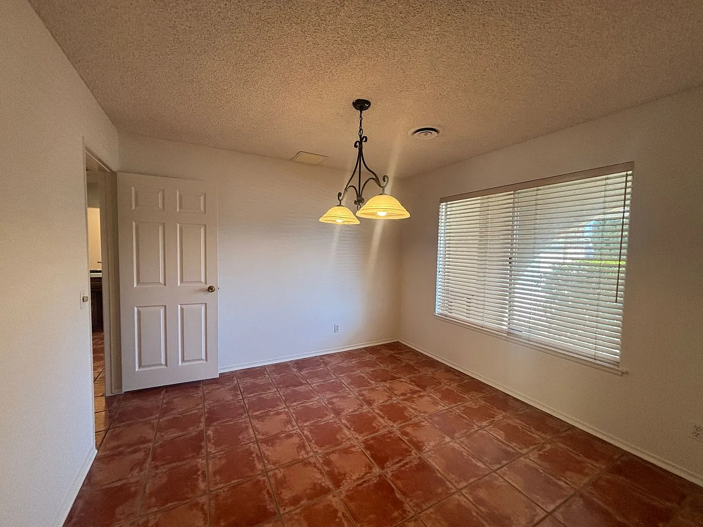 West Lancaster Home — Photo 4