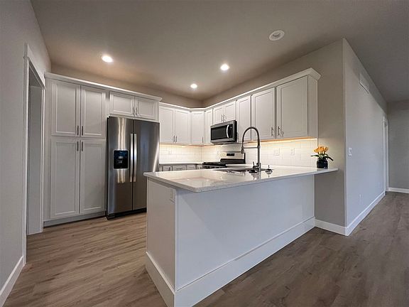 4th image of 1235 Berkshire Ln