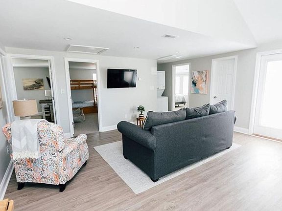 4th image of 3212 Arctic Ave #402