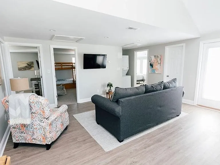 3212 Arctic Ave — Photo 3