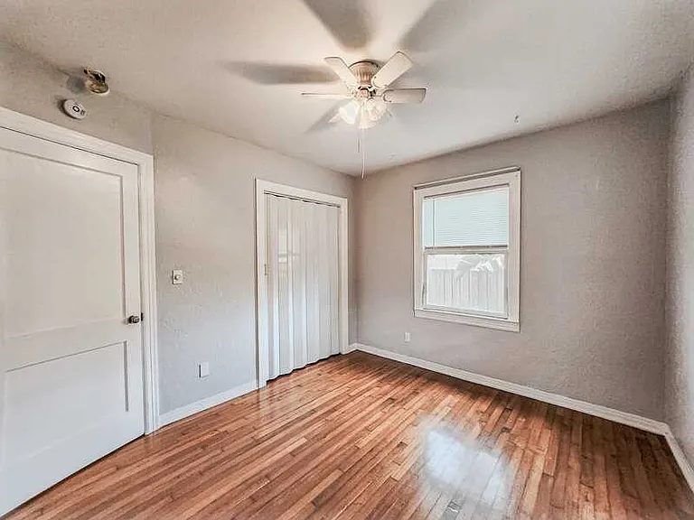 3241 Yale St N — Photo 7