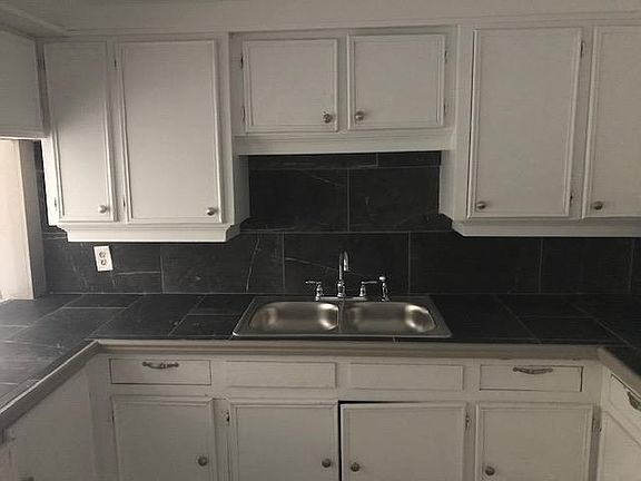 5th image of 110 Belaire Ave