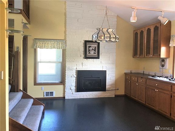 3rd image of 384 N Wynoochee Dr SW