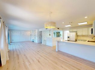 222 7th St, Atlantic Beach, FL 32233