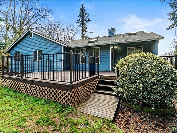 Spacious Back Deck