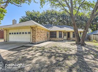 8 Marvin Gdns, Midlothian, TX 76065