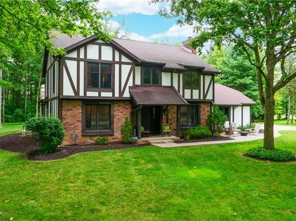 7349 Hudson Park Dr, Hudson, OH 44236