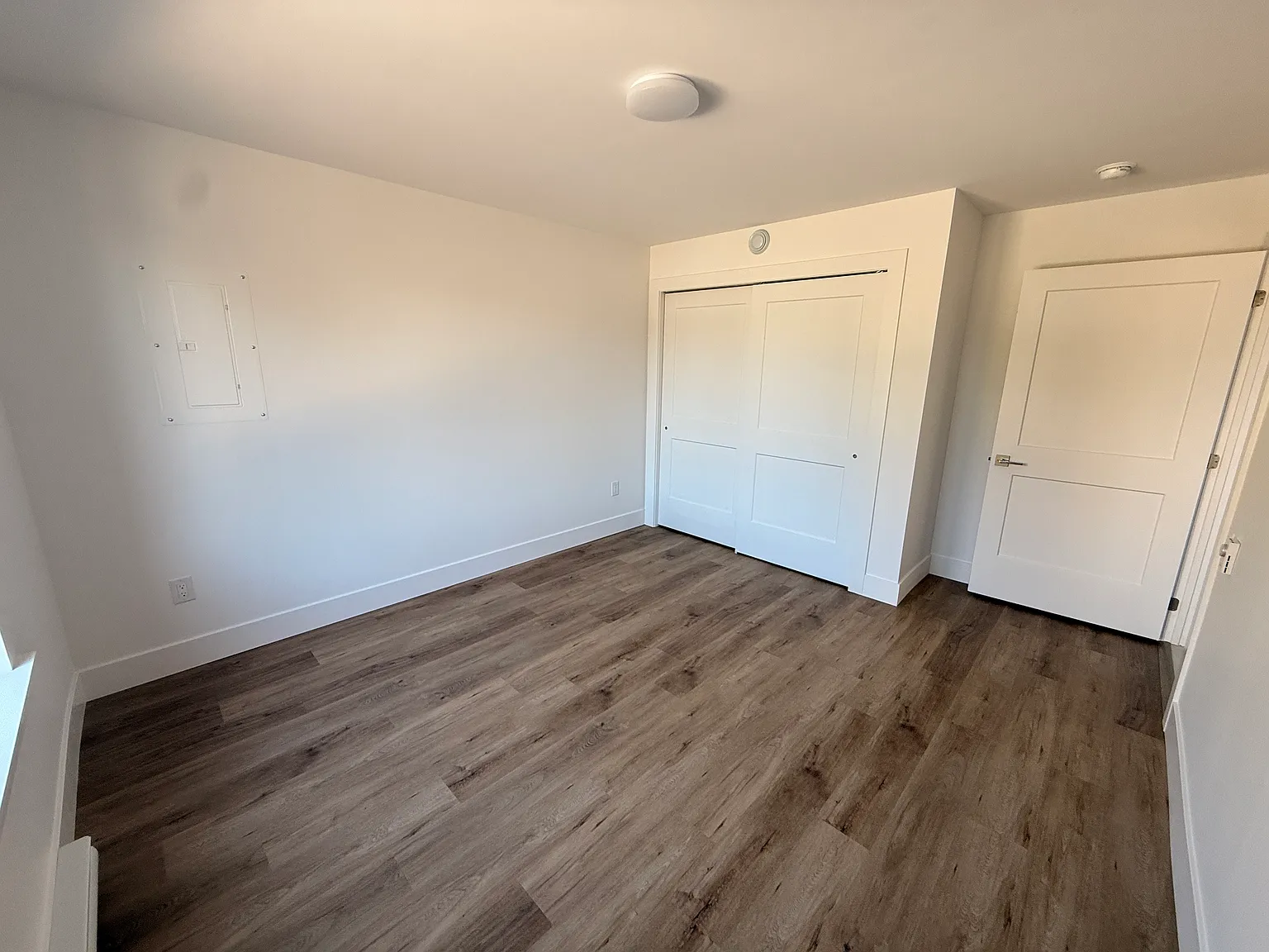 Renfrew Flats — Photo 1