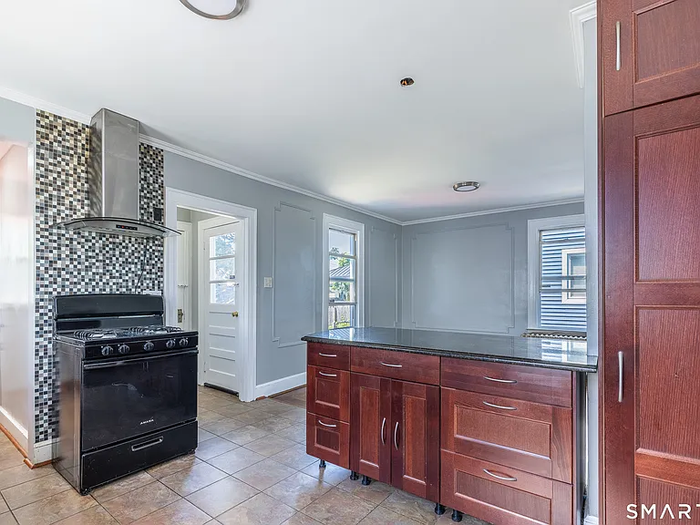 430 Blohm St — Photo 10
