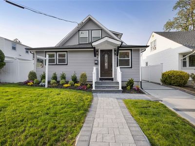 7 Russell Place, Rockville Centre, NY, 11570