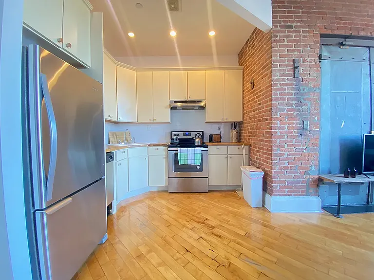 101 Sutton St #418 — Photo 3