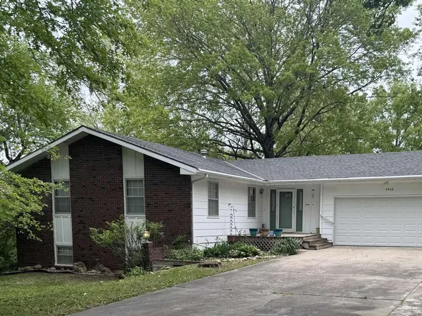 2908 Sage Brush Dr, Lawrence, KS 66047