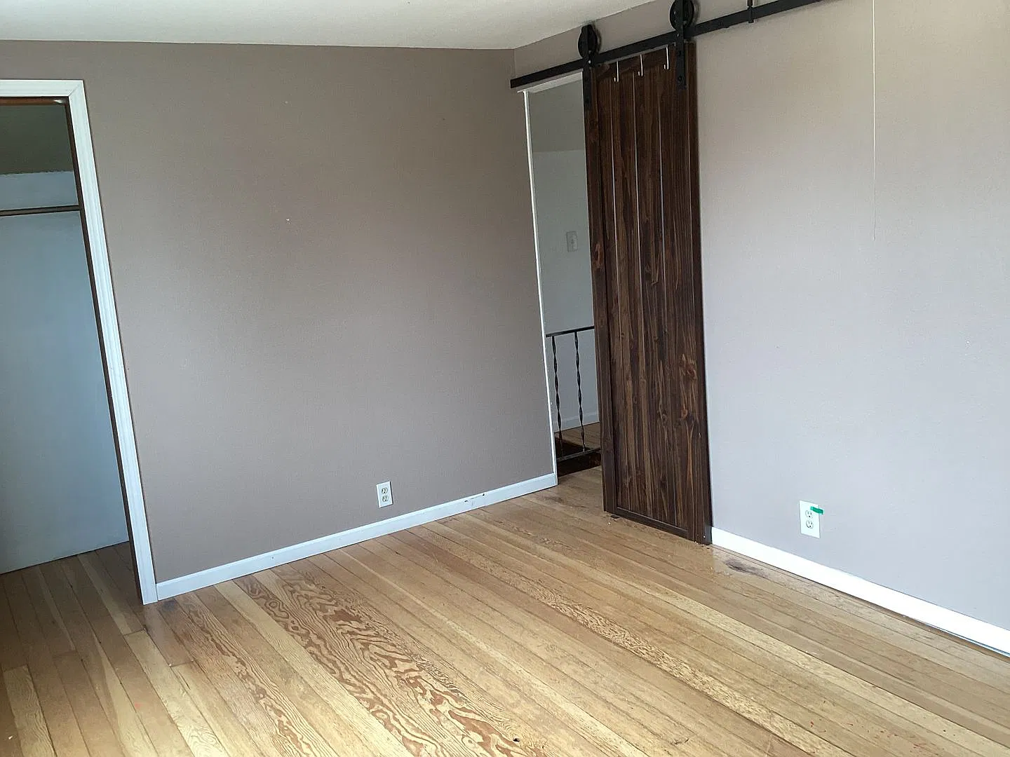 2 bedroom single family home wit attached garage — Photo 4