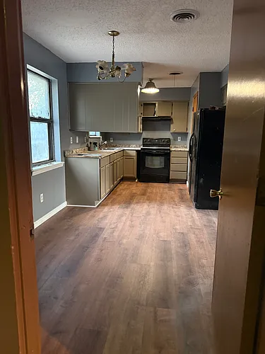 1431 Maple Ave Photo 1