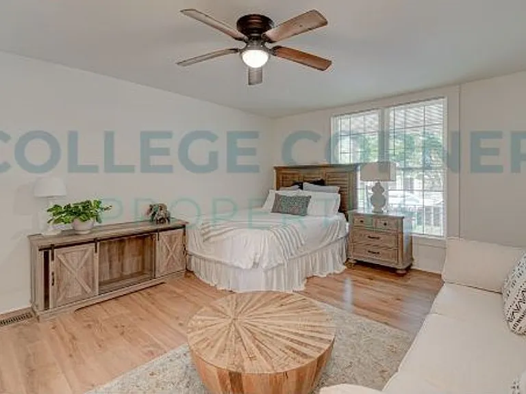 639 S Poplar St #C — Photo 3