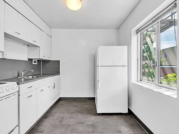 3rd image of 2174 NW Davis St APT 306