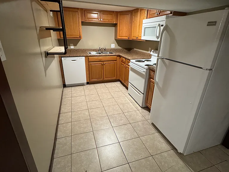 508 W Briarwood Ln — Photo 5