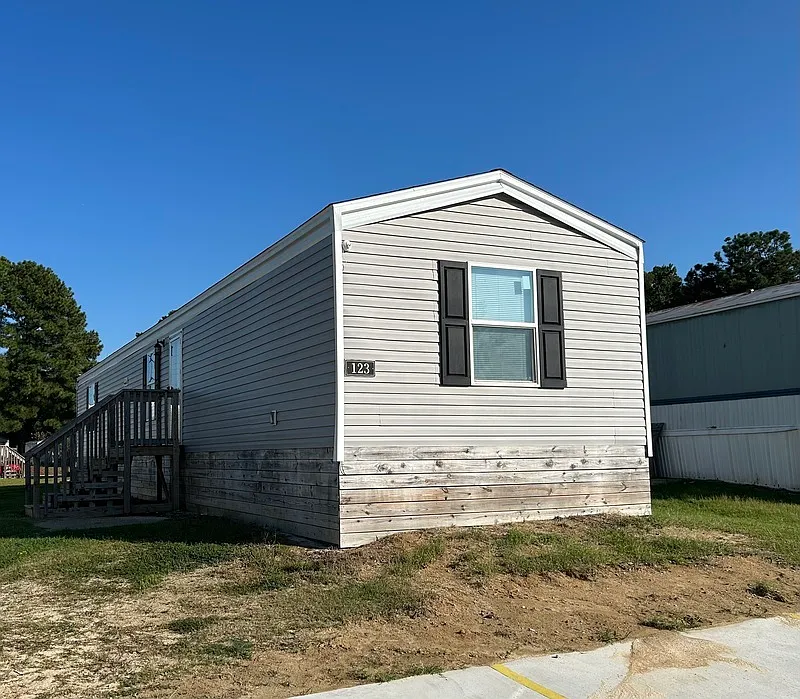 3 bed, 2.0 bath, $1,050 — Photo 2