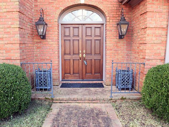 2nd image of 2427 Greenwich Park Cir