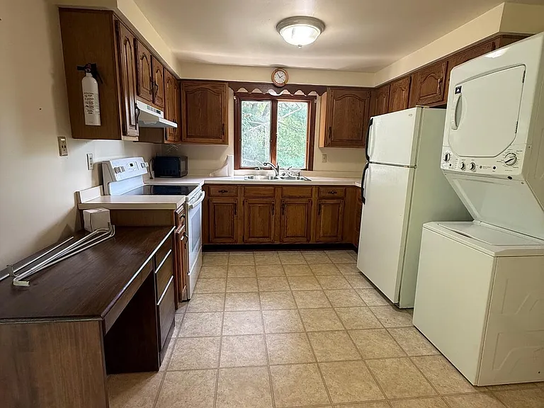 1420 Manor Rd #A — Photo 2