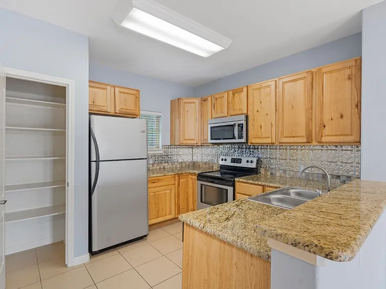 6810 Deatonhill Dr #1200 — Photo 7