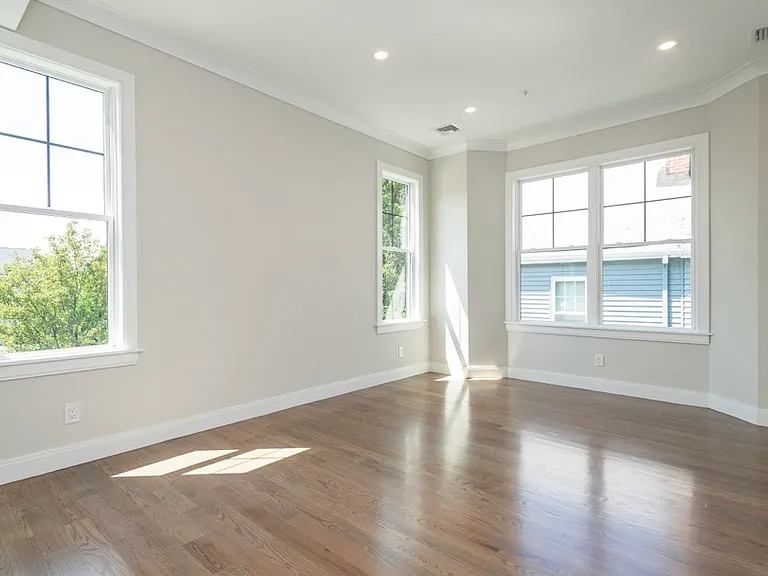 3231 Washington St #3 — Photo 4