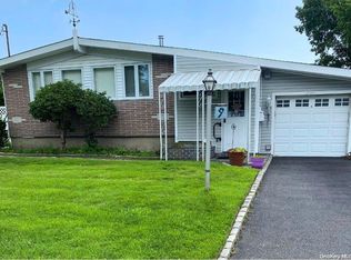 9 Dennis Dr, Ronkonkoma, NY 11779