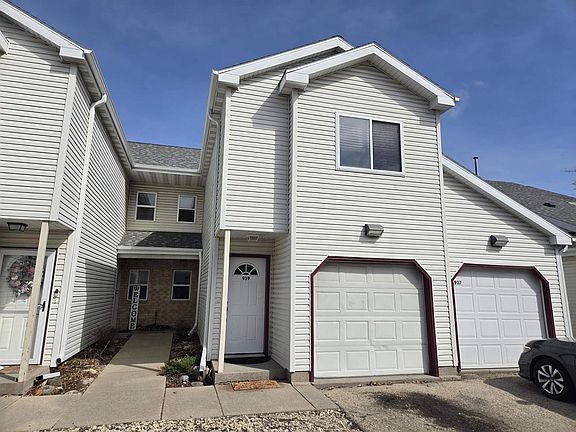 2nd image of 939 Rockefeller Lane