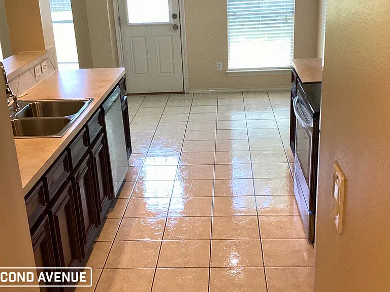 21930 Golden Cedar Dr — Photo 4