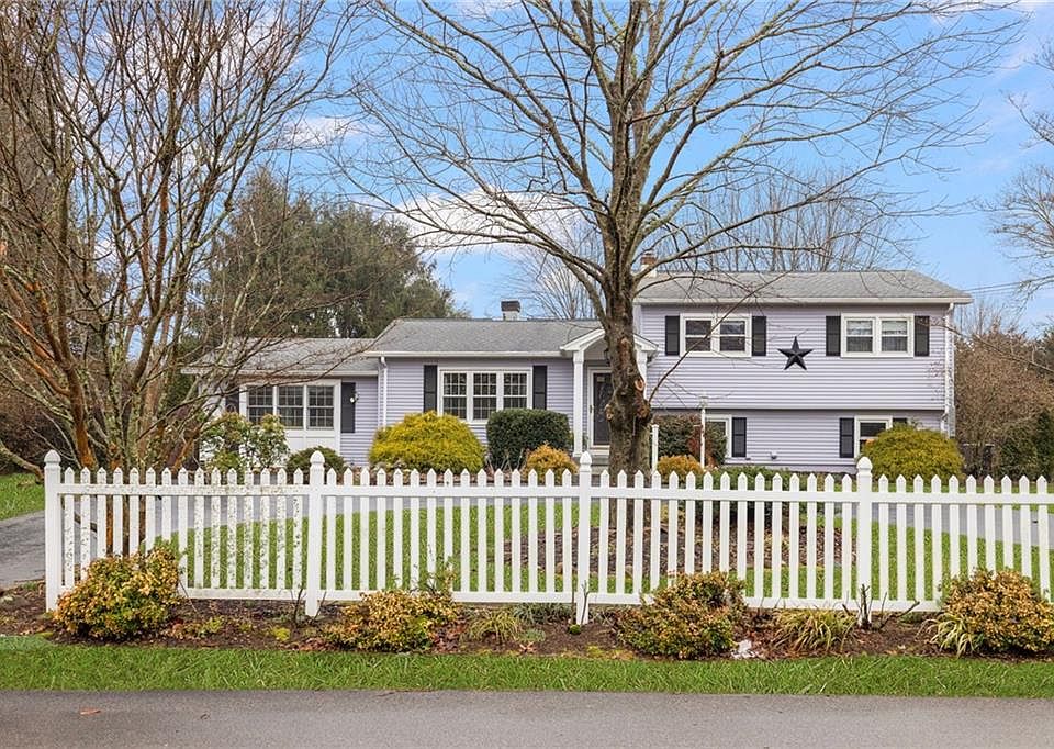 19 Castle Way Westerly RI 02891 MLS 1352659 Zillow