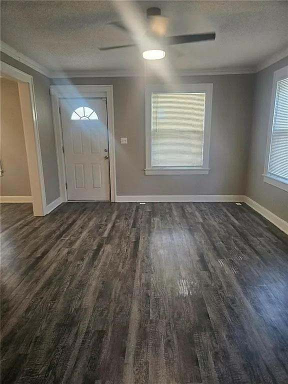 3 bed, 1104 sqft, $1,300 — Photo 2