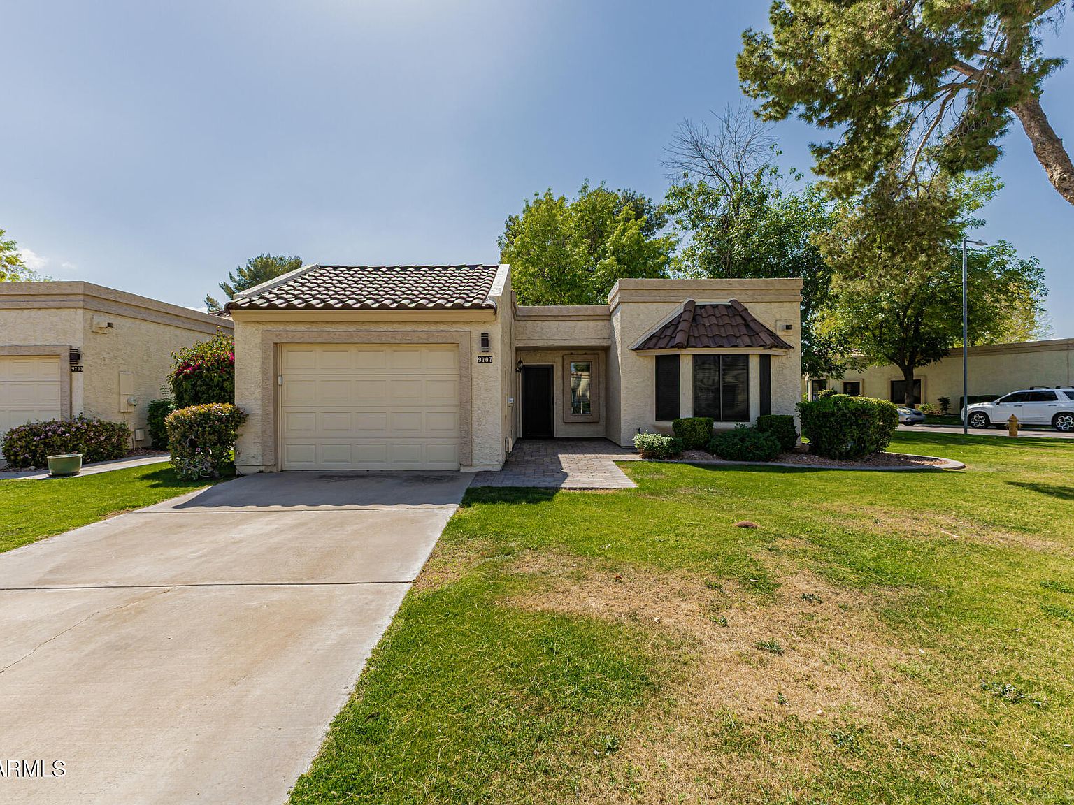 9707 W Kerry Lane