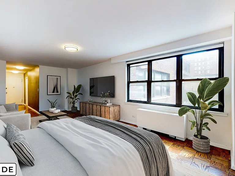 240 E 82nd St #5G — Photo 2